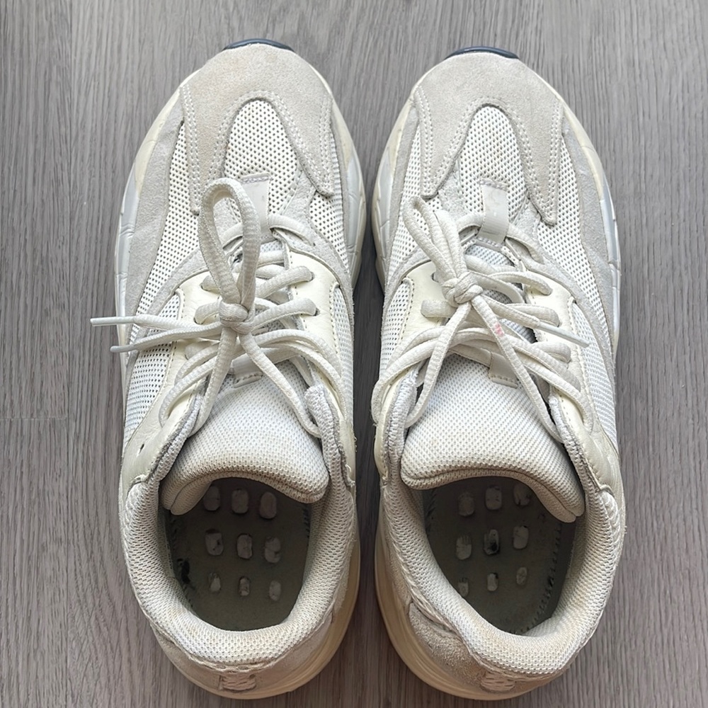 YEEZY Boost 700